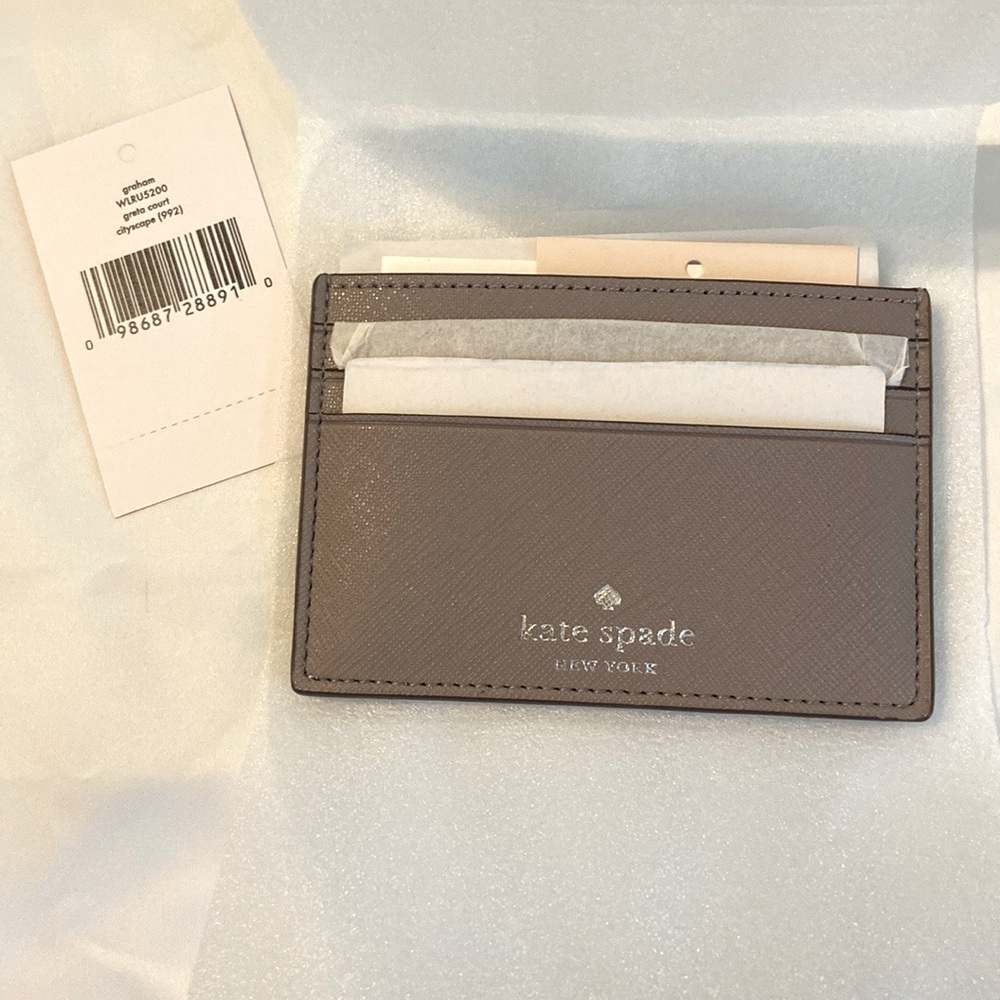 KATE SPADE CITYSCAPE CARD HOLDER NWT

#stockingstuffer #glam #NWT